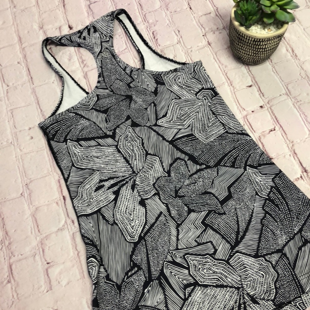 Lululemon Tank - Picture 4 of 5